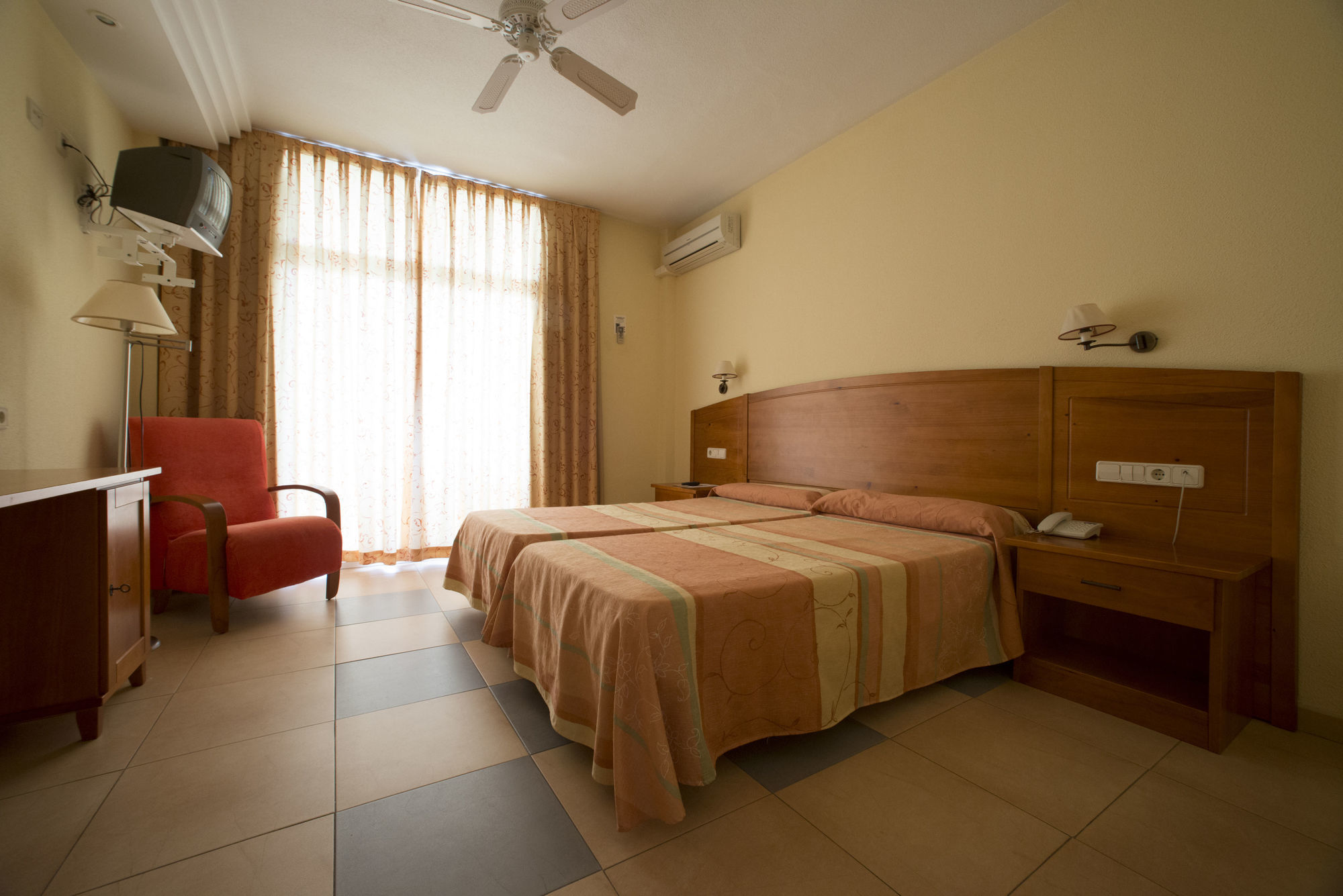 Hotel Tres Anclas Gandía Buitenkant foto